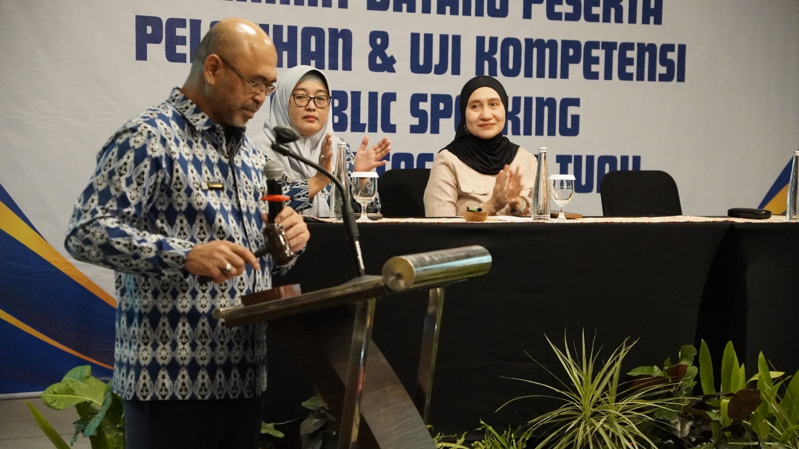UHT Gelar Pelatihan Kompetensi Public Speaking: Rektor Resmi Membuka, Hadirkan Narasumber dari PT Media Hati