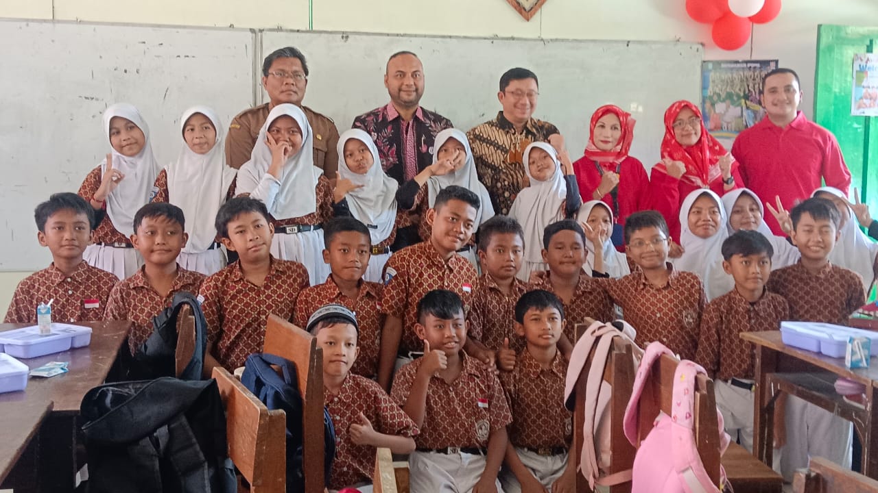 Ketua Komisi D DPRD Jatim Meninjau Langsung Pelaksanaan MBG di SDN Kalmpis Ngasem III/512 Surabaya