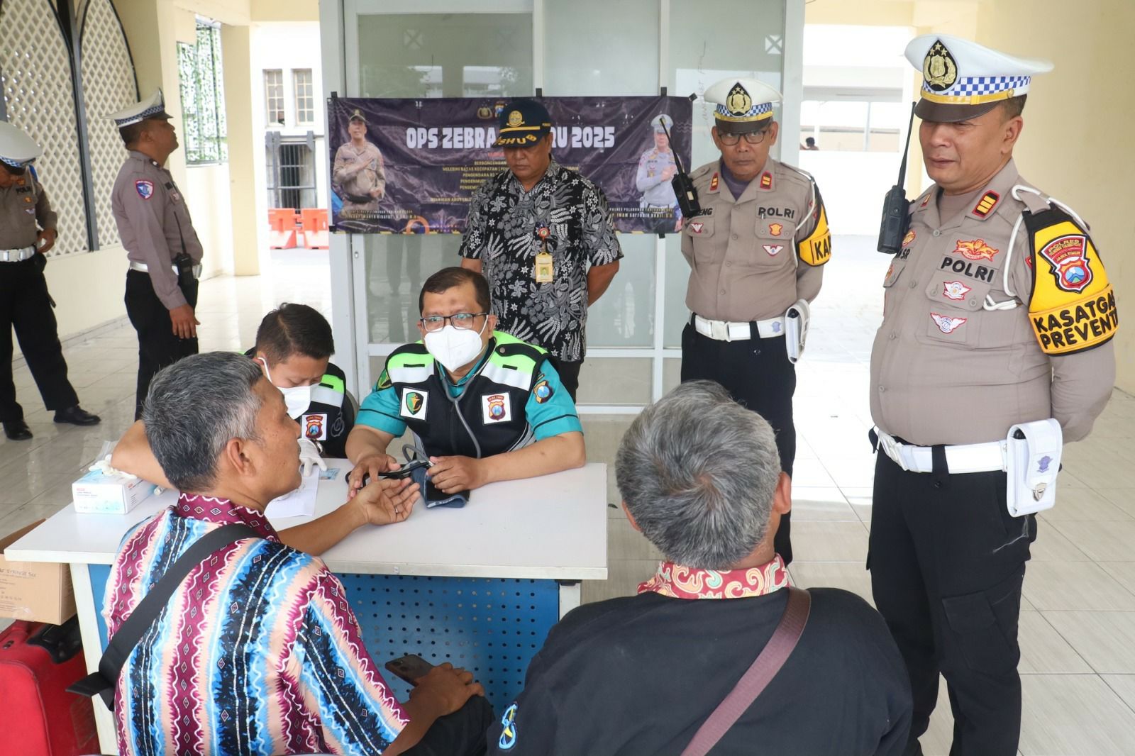 Dalam rangka meningkatkan kesadaran dan kedisiplinan pengemudi angkutan umum, Polres Pelabuhan Tanjung Perak kembali menggelar operasi Zebra Semeru