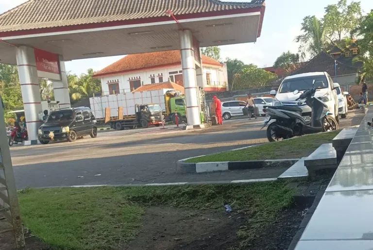 Tabanan Darurat BBM Subsidi: Jerigen Membludak, Petani Menjerit, Mafia Merajalela!