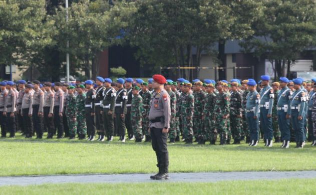 “Operasi Lilin Semeru Berbasis Toleransi: Polda Jatim Gandeng Tokoh Agama, AR Edukasi Anti Kekerasan, Mediasi Komunitas Jaga Harmoni Nataru, Jatim Aman, Damai, Berkah!”