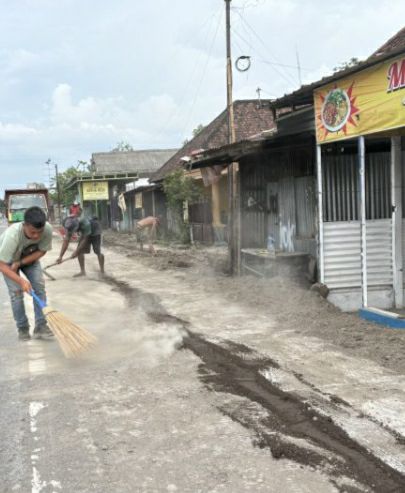 Proyek U-Ditch Batas Mojokerto-Ploso: Selesai Cepat di Tengah Tanya-Tanya Waktu dan Tanpa Papan Petunjuk