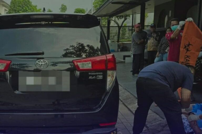 MENINGGAL DUNIA SAAT MENJEMPUT PENUMPANG UMRAH, PENGEMUDI TAKSI ONLINE PURNAWIRAWAN TNI DIDUGA SERANGAN JANTUNG