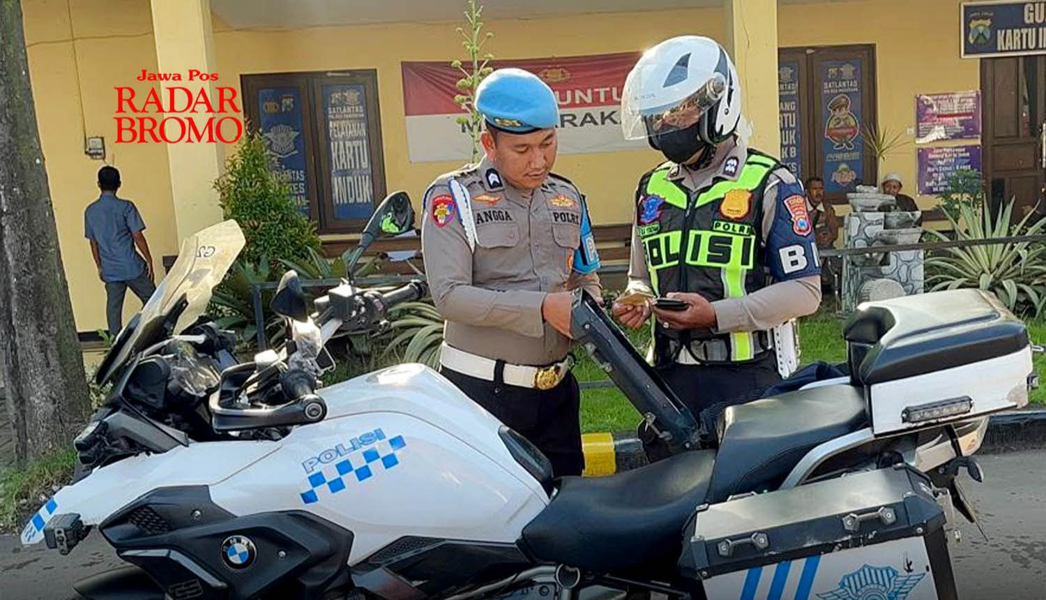 Ibarat Pepatah Menyapu dengan Sapu yang Bersih – Polres Pasuruan Serius Menegakkan Kedisiplinan Internal, Balik Badan “Menyikat” Kendaraan dan Kelengkapan Anggota di Tengah Operasi Keselamatan Semeru 2026
