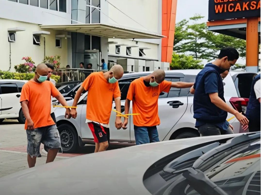 SATRESKRIM POLRES GRESIK BERHASIL BONGKAR KOMPLOTAN PENCURIAN TRUK! Tiga Pelaku Diamankan – Mantan Sopir Jadi Otak Kejahatan, Rencanakan Jual Truk Rp100-150 Juta per Unit