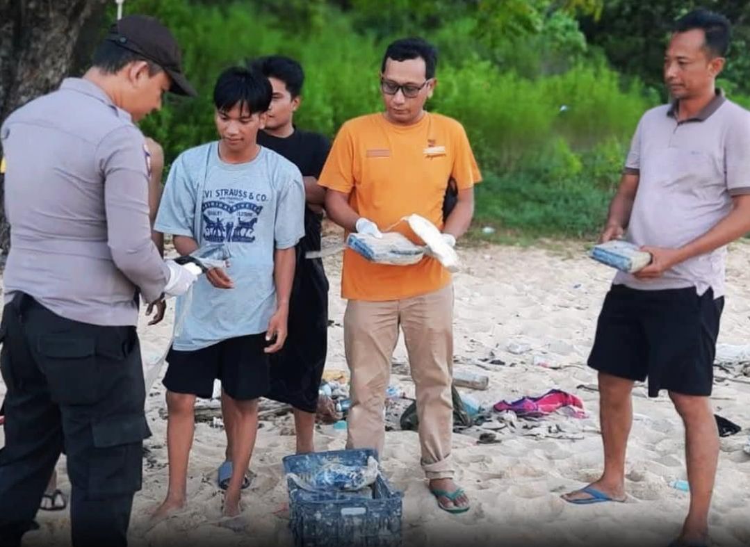 27,83 Kg Kokain Bertanda “BUGATTI” Ditemukan di Pesisir Sumenep, Polisi Mulai Penyelidikan Intensif