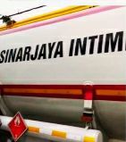 Aksi Nekat Oknum Sopir Pengangkut BBM Subsidi “Kencing” di Pinggir Jalan, Terancam Hukuman Berat